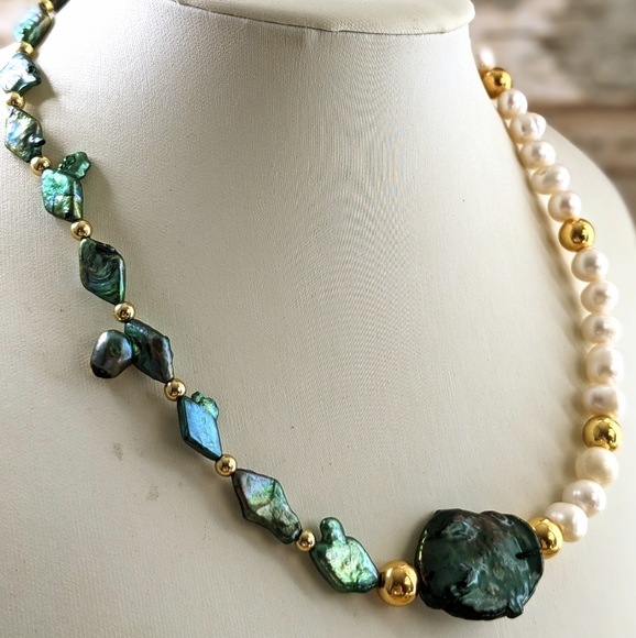 Natural  Green Pearls With Coin Center & White Pearls In Assymetrical Necklace - Picture 4 of 9